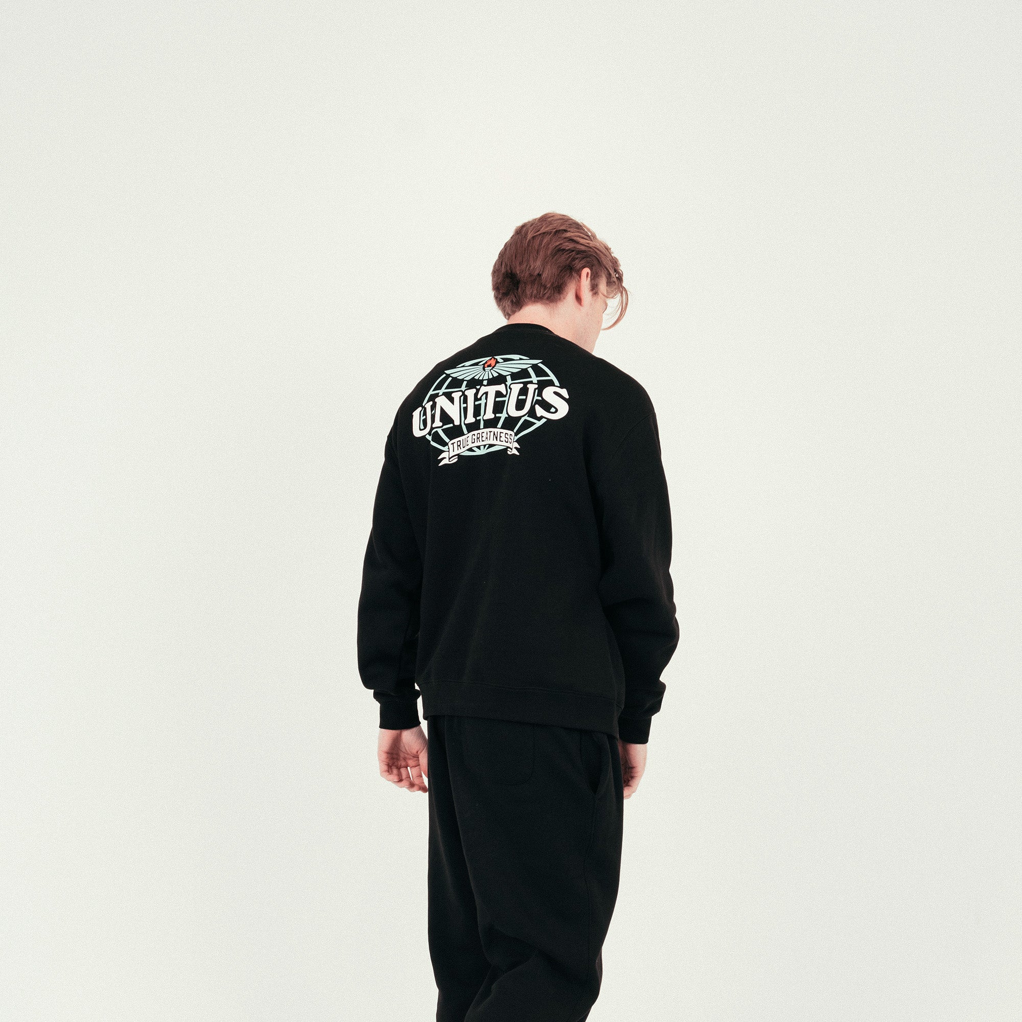 UNITUS | Black Crewneck